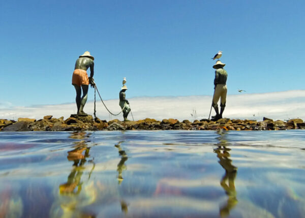 A famosa Escultura dos Pescadores - Foto: site Prefeitura de Búzios